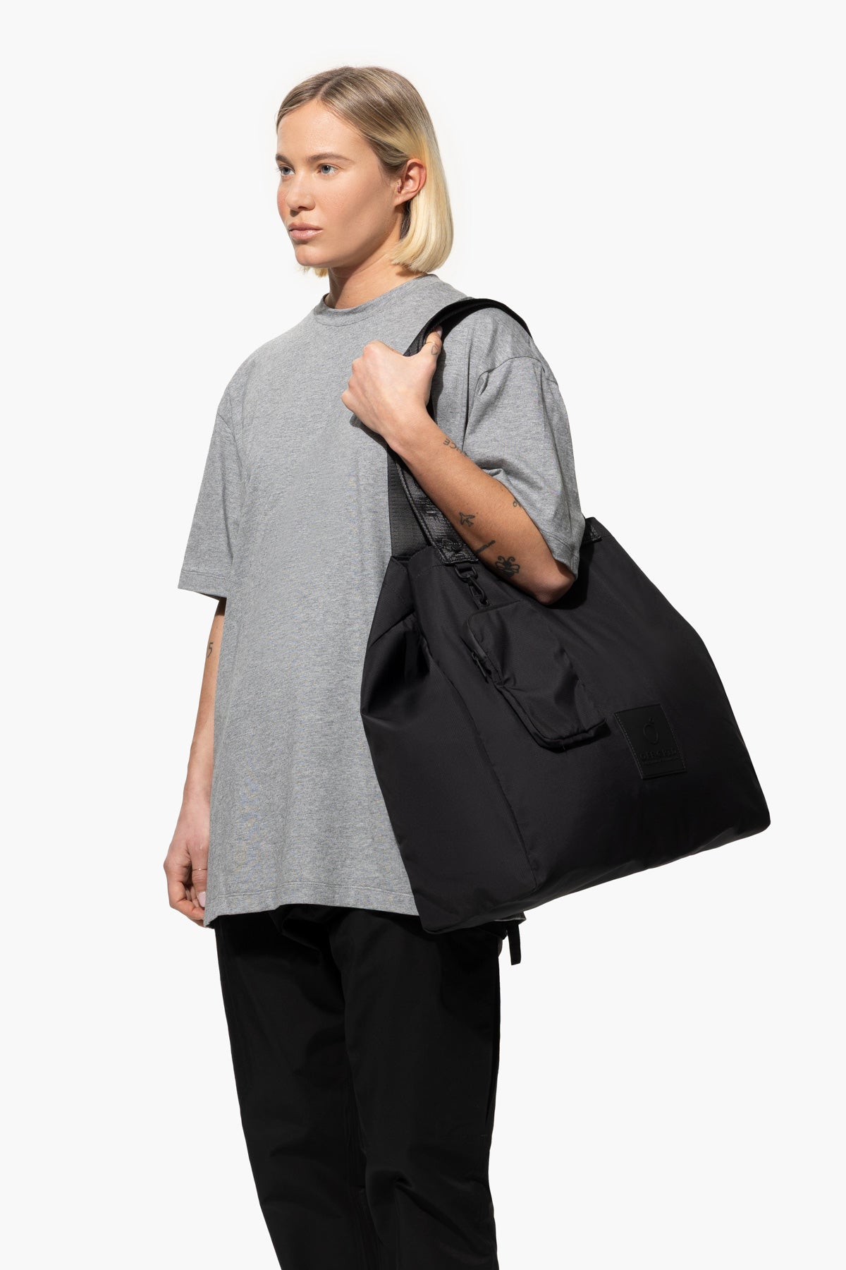 SHOPPING BAG TECH - BLACK